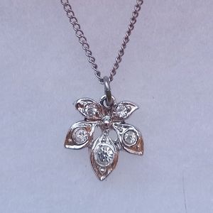 NEW.  WHITE RHINESTONE PETAL NECKLACE.  SILVER SETTING.  INCLUDES  CHAIN.  NWOT